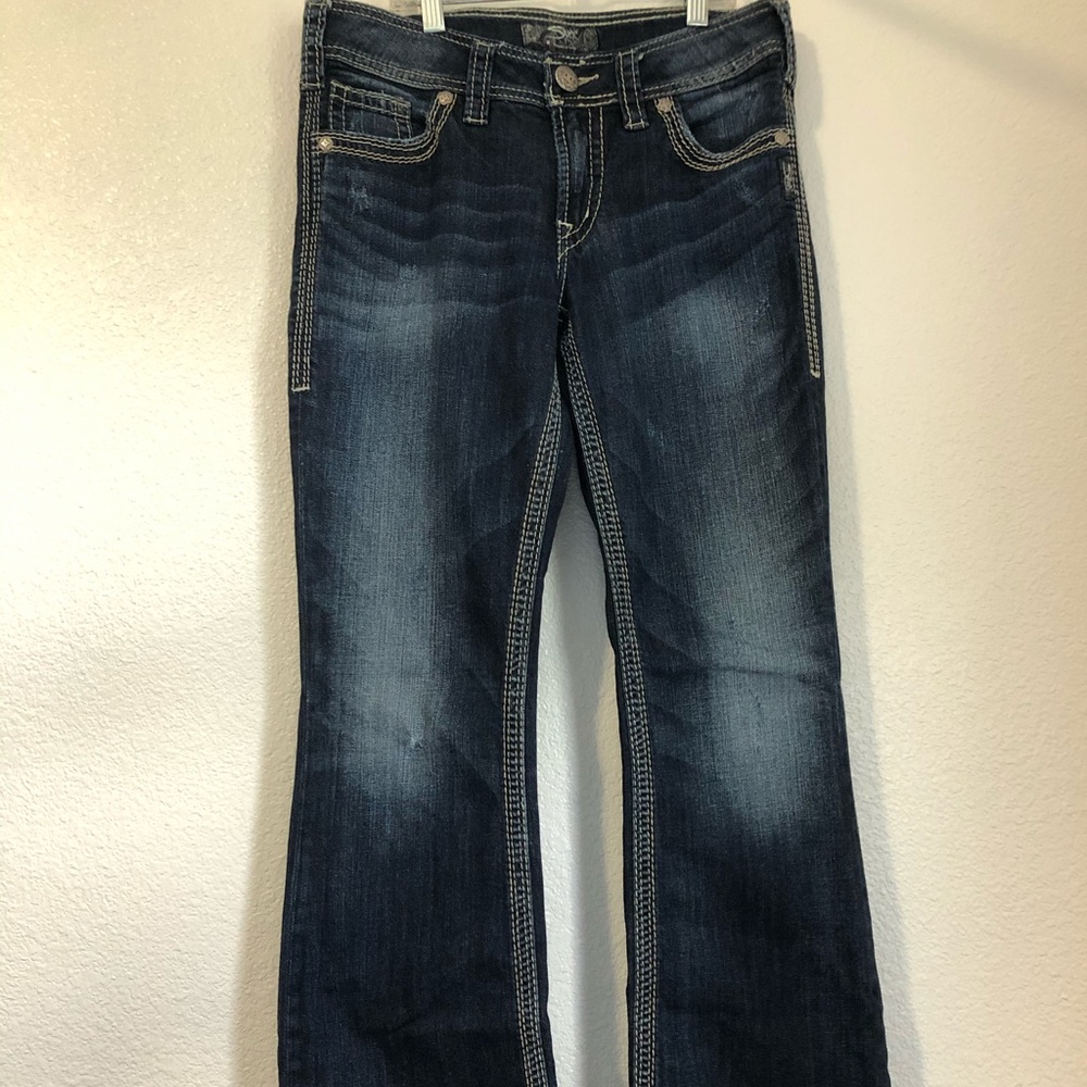 Silver Suki Distressed Dark Wash Jeans Size 29